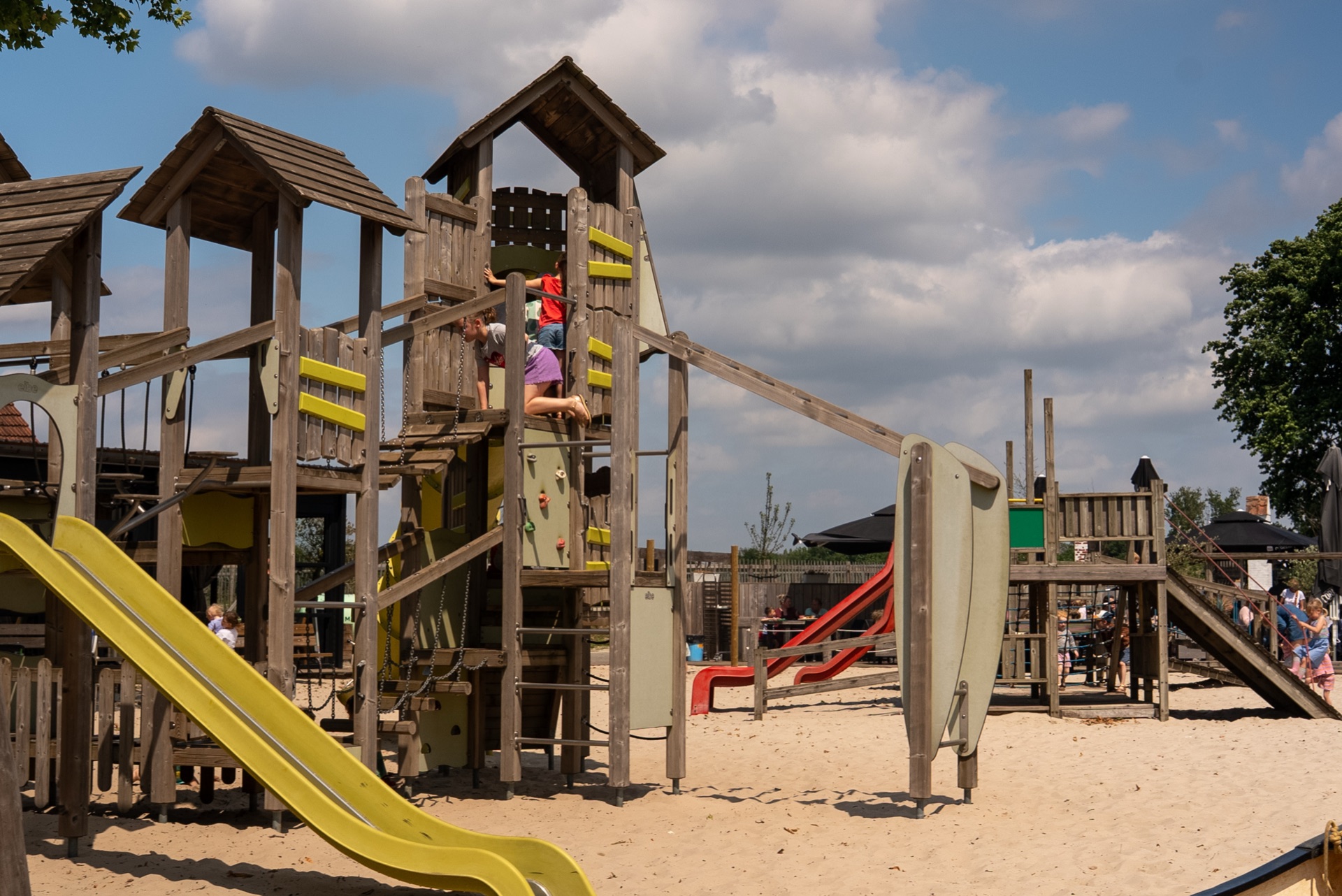 Kinderen spelen in de speeltuin van Ark van Noë
